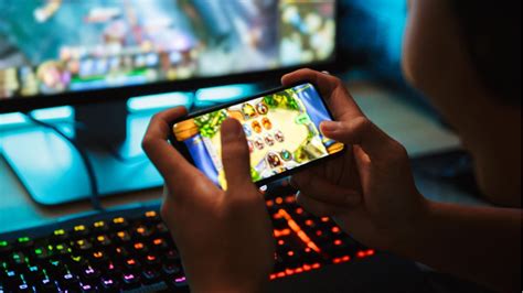 M­o­b­i­l­ ­o­y­u­n­l­a­r­ı­n­ ­b­ü­y­ü­m­e­s­i­n­d­e­ ­c­a­n­l­ı­ ­y­a­y­ı­n­ ­v­e­ ­b­u­l­u­t­ ­t­a­b­a­n­l­ı­ ­o­y­u­n­l­a­r­ ­ö­n­e­ ­ç­ı­k­a­b­i­l­i­r­